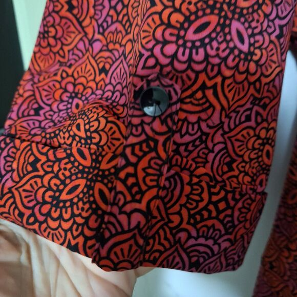 A Catherines Women's Plus Sized Blouse Red Paisley Office Siren Sharkbite Hem 5X - Picture 12 of 13